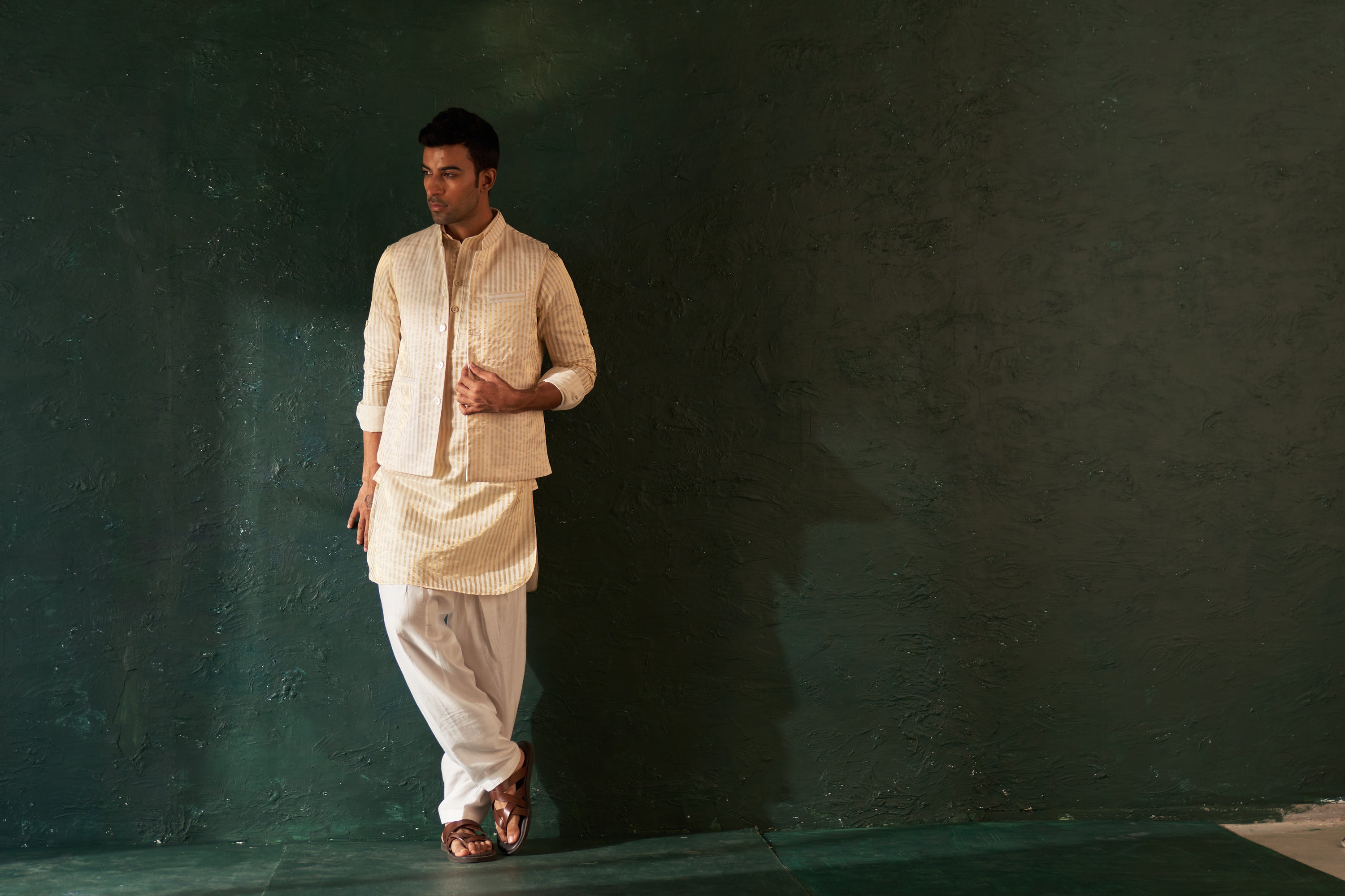 MEN'S WHITE STRIPE PATHANI KURTA SET WITH JACKET