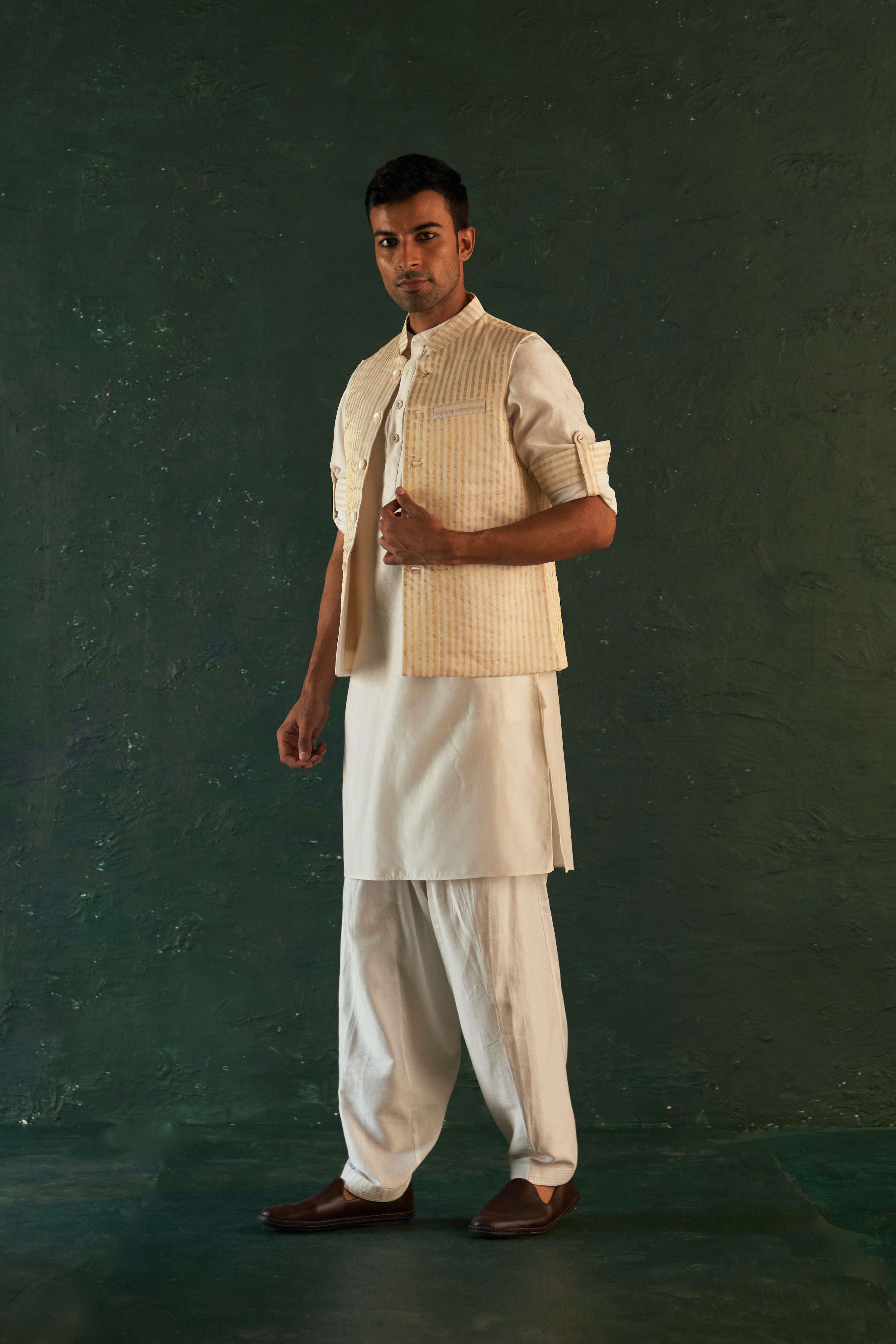 MEN'S WHITE STRAIGHT KURTA SET WITH JACKET