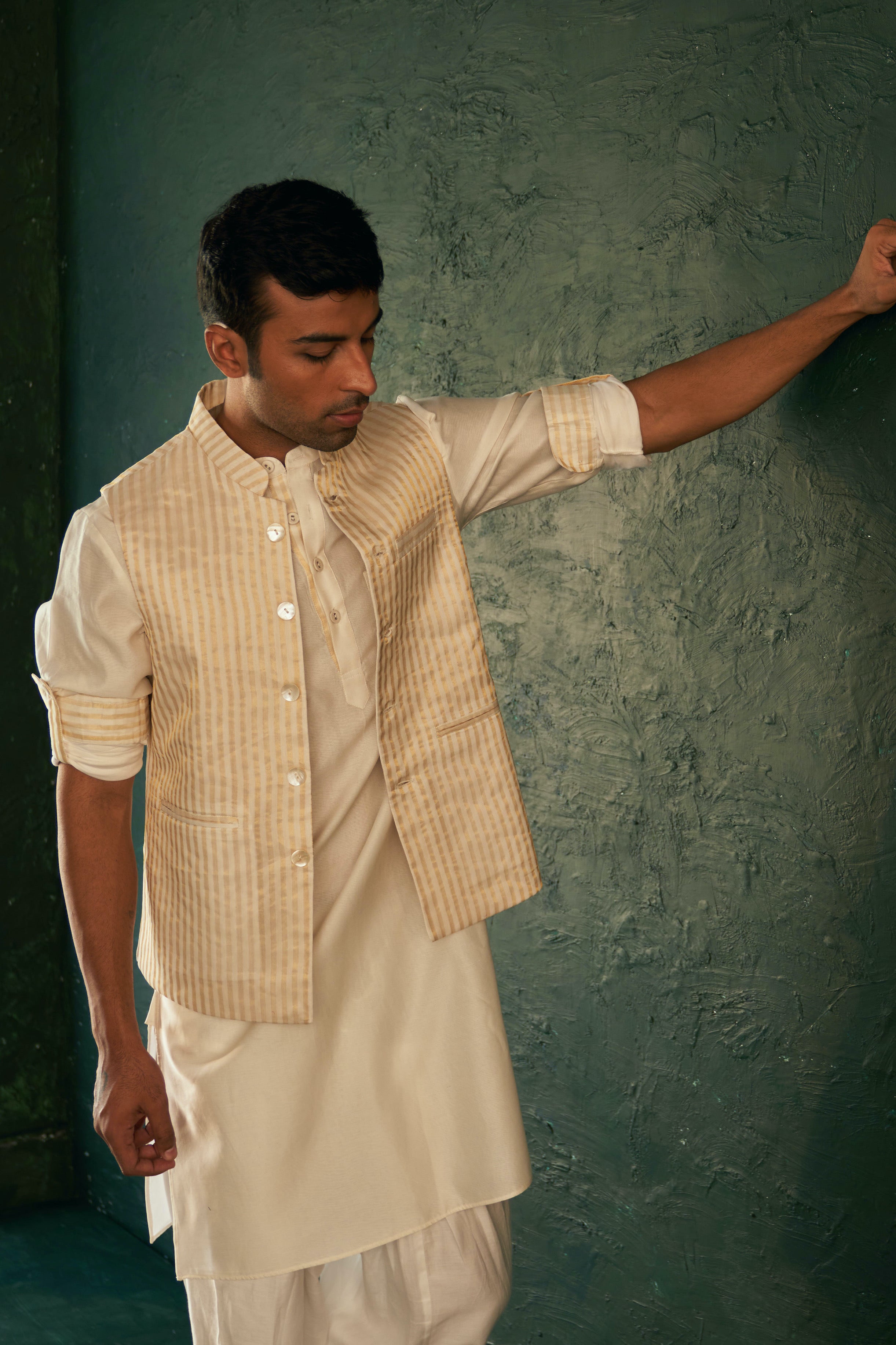 MEN'S WHITE STRAIGHT KURTA SET WITH JACKET