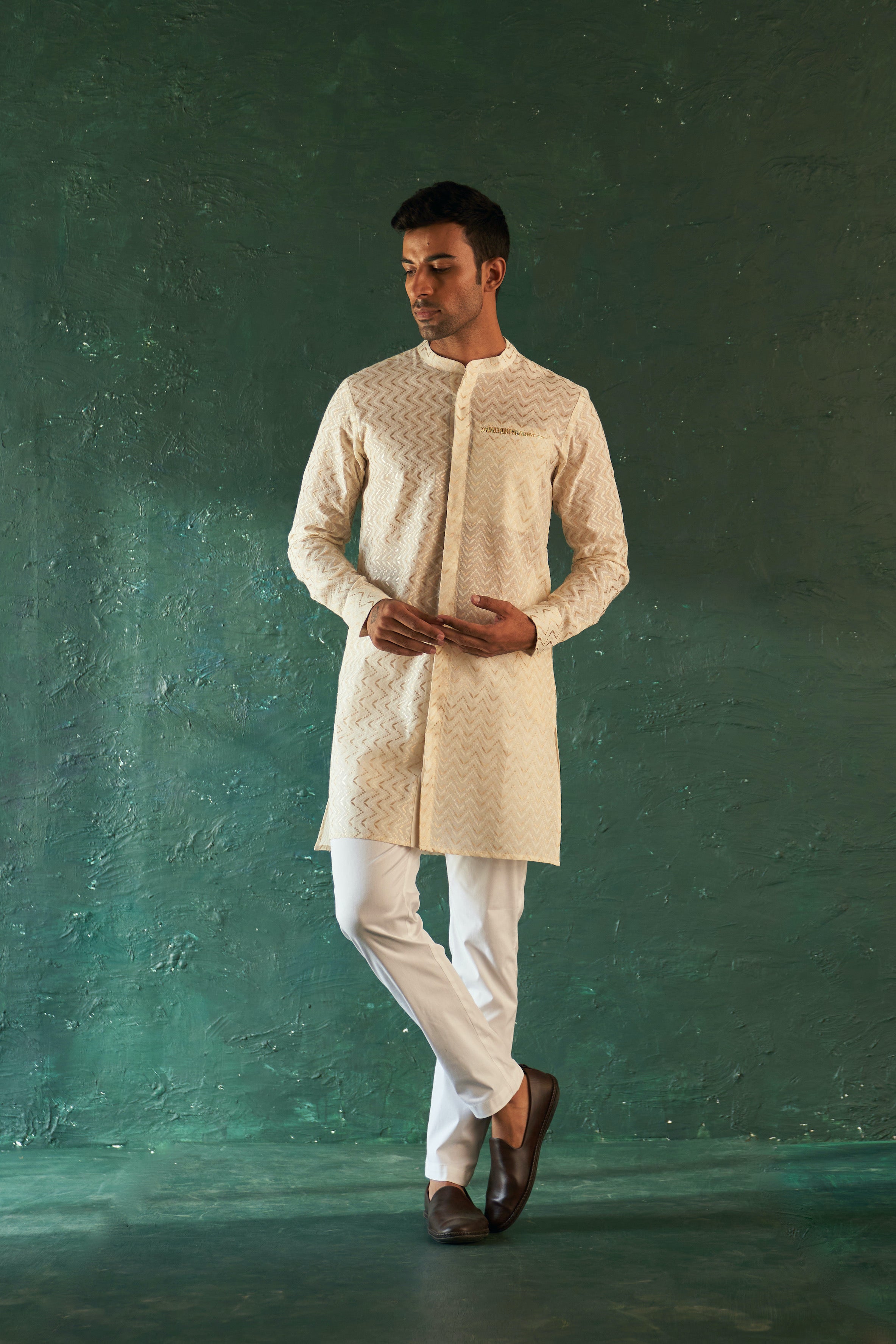 MEN'S WHITE CHEVRON FRONT PLACKET KURTA WITH PANT