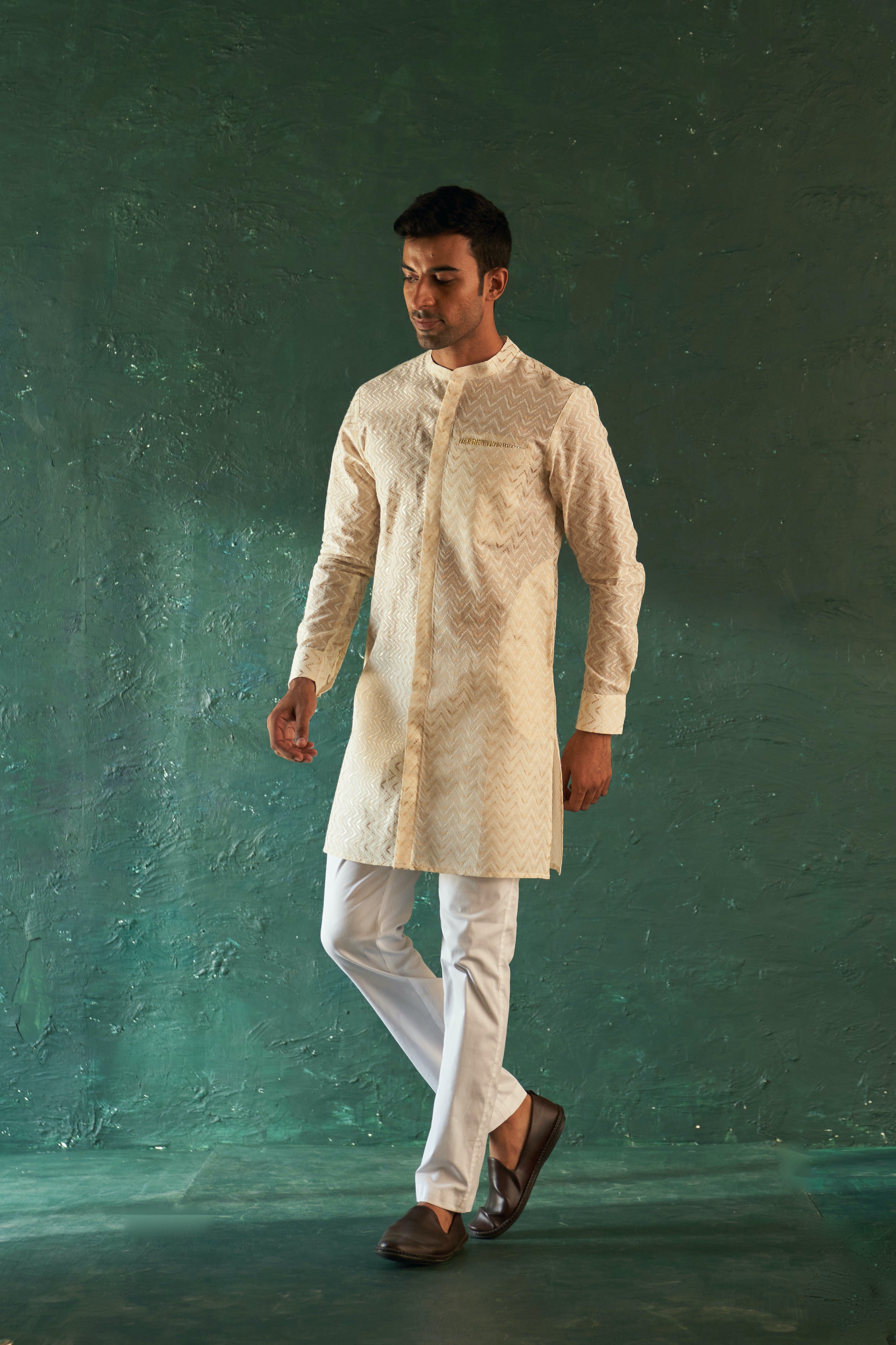 MEN'S WHITE CHEVRON FRONT PLACKET KURTA WITH PANT