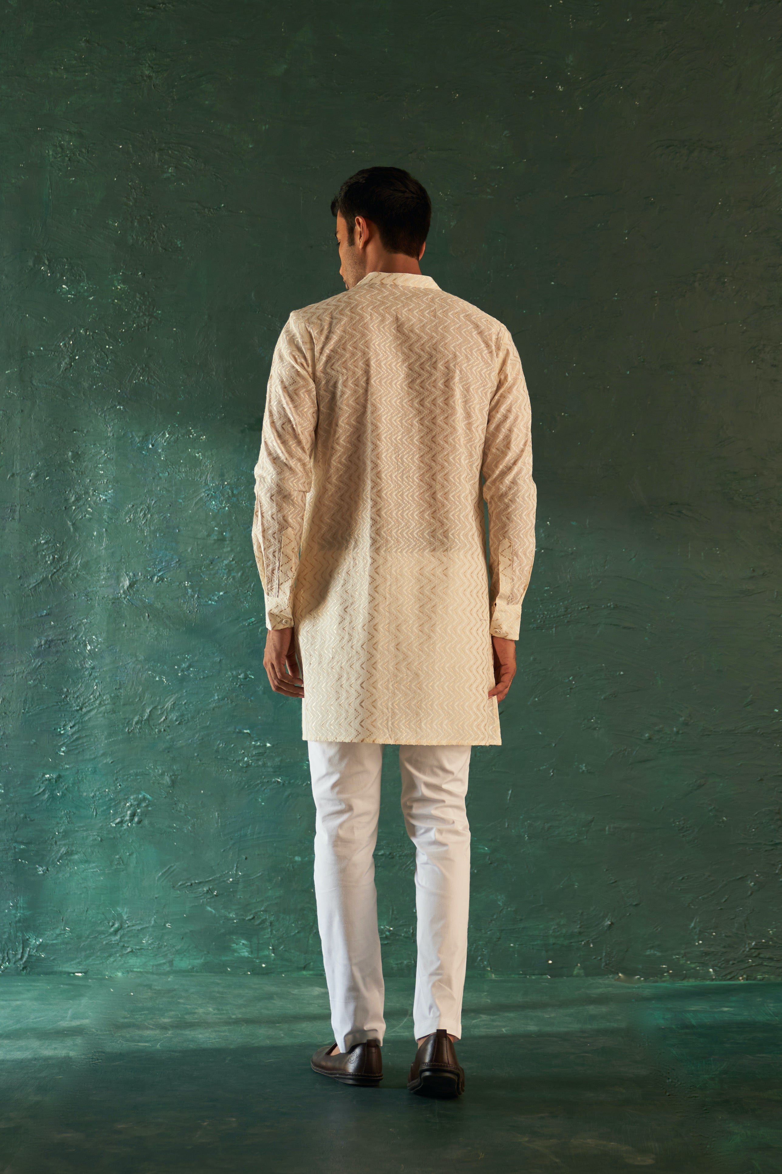 MEN'S WHITE CHEVRON FRONT PLACKET KURTA WITH PANT