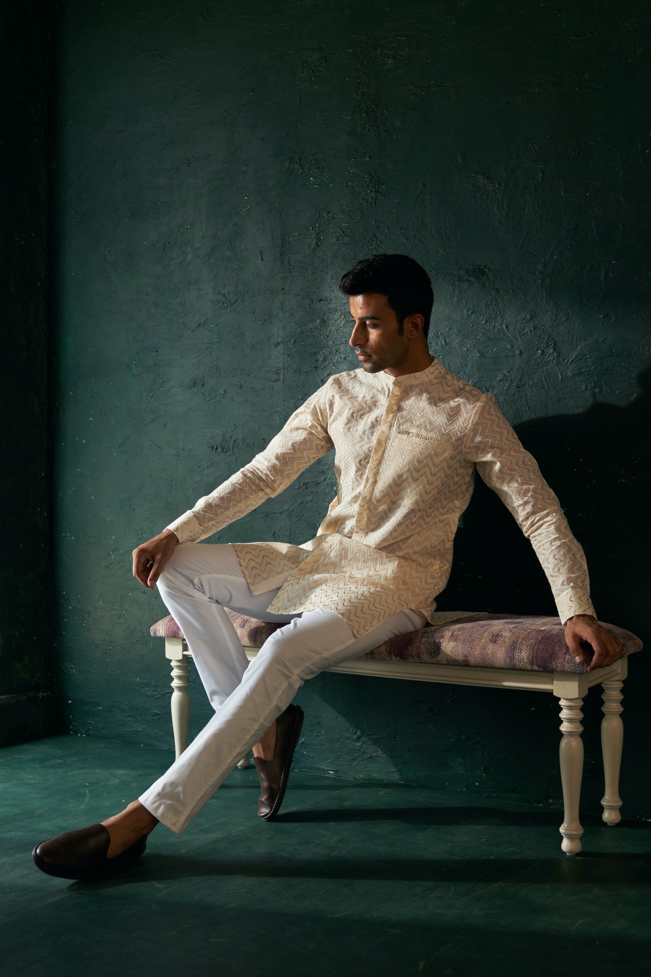 MEN'S WHITE CHEVRON FRONT PLACKET KURTA WITH PANT