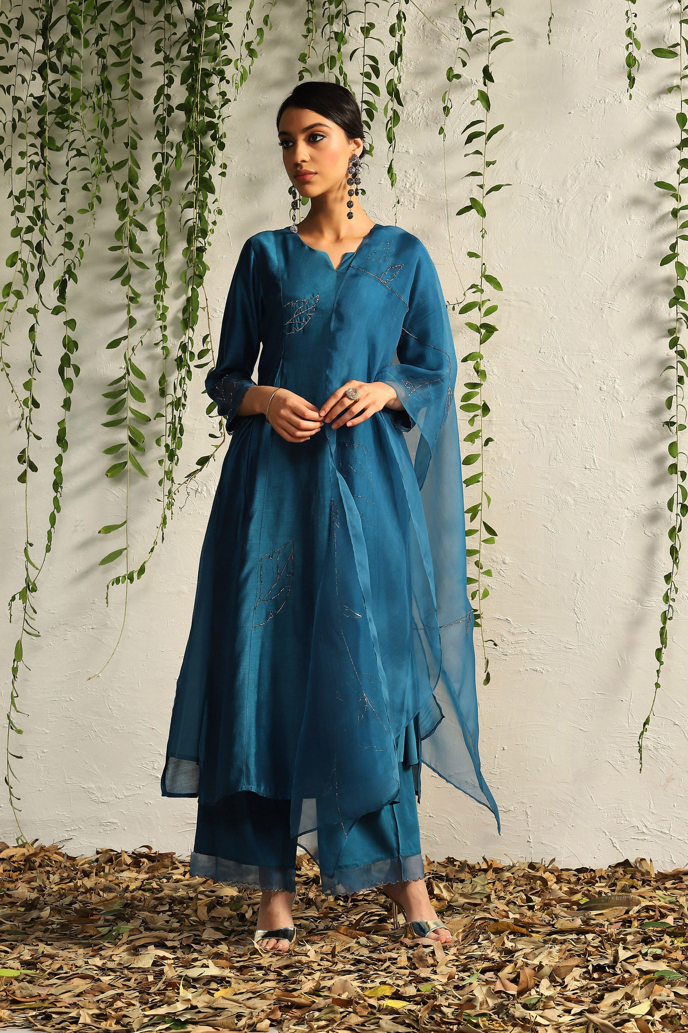 TRUE BLUE SIDE GATHERED KURTA SET