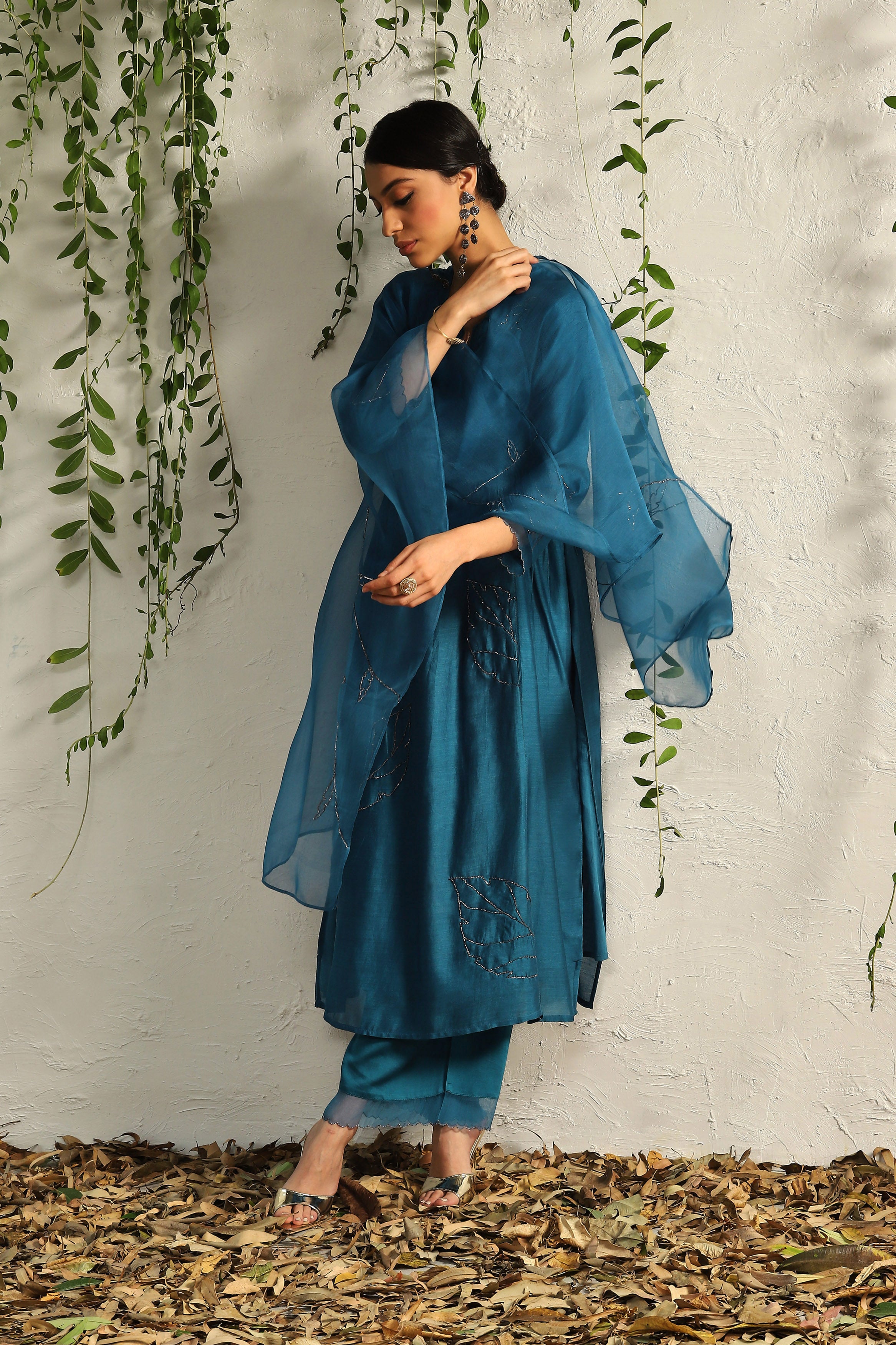 TRUE BLUE SIDE GATHERED KURTA SET