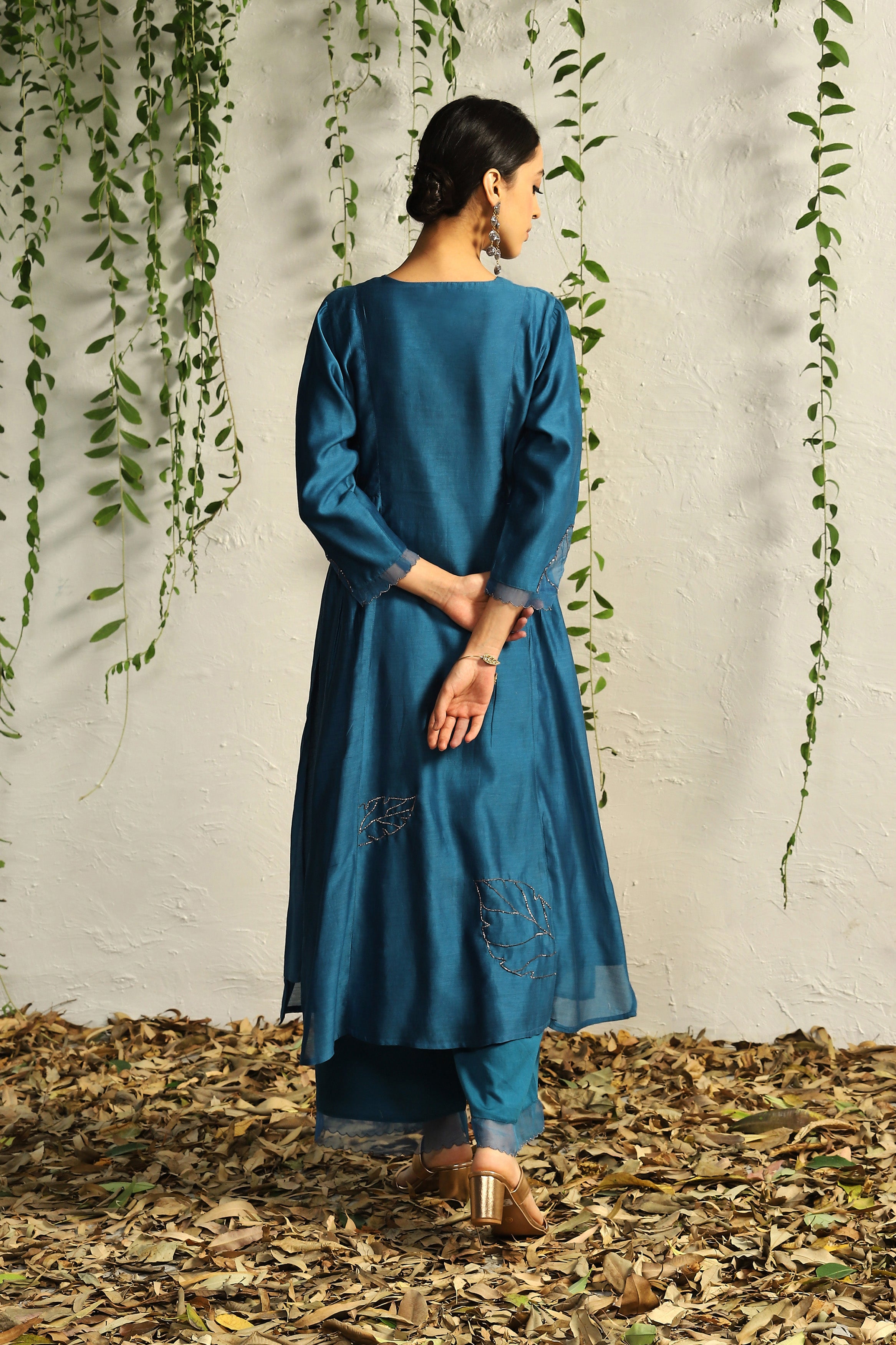 TRUE BLUE SIDE GATHERED KURTA SET