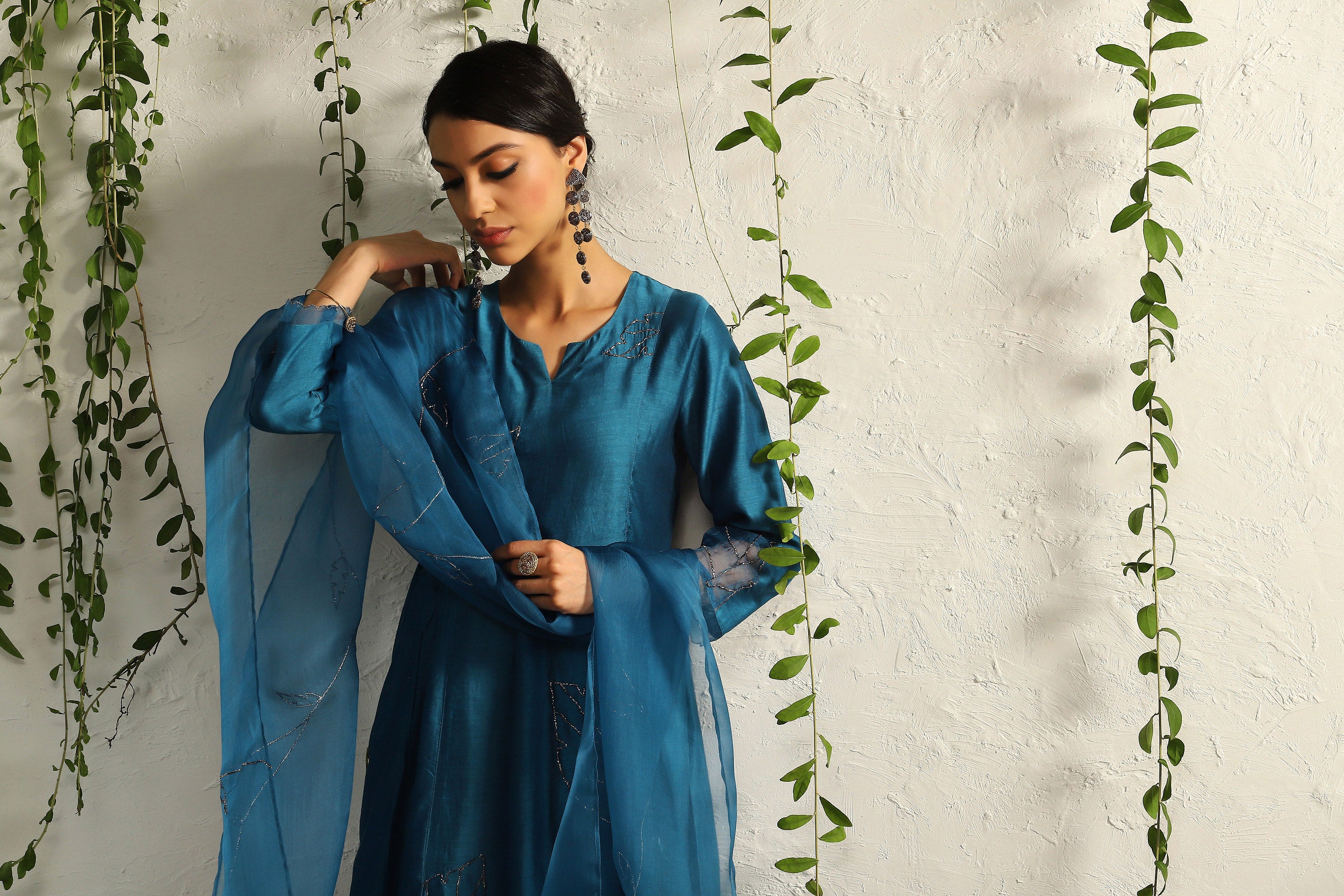 TRUE BLUE SIDE GATHERED KURTA SET