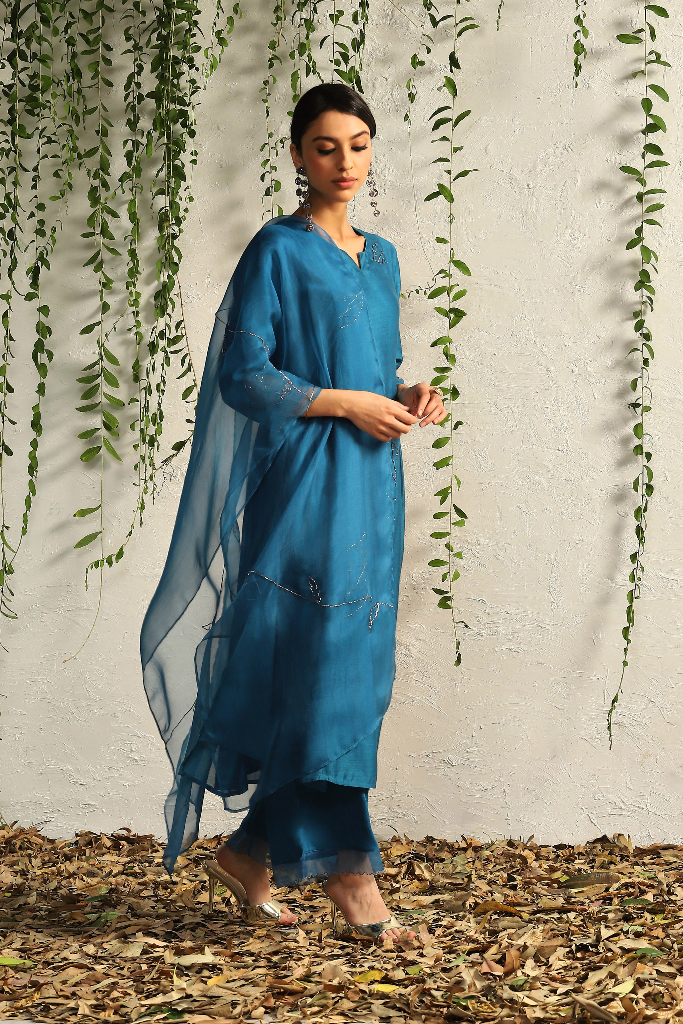 TRUE BLUE SIDE GATHERED KURTA SET