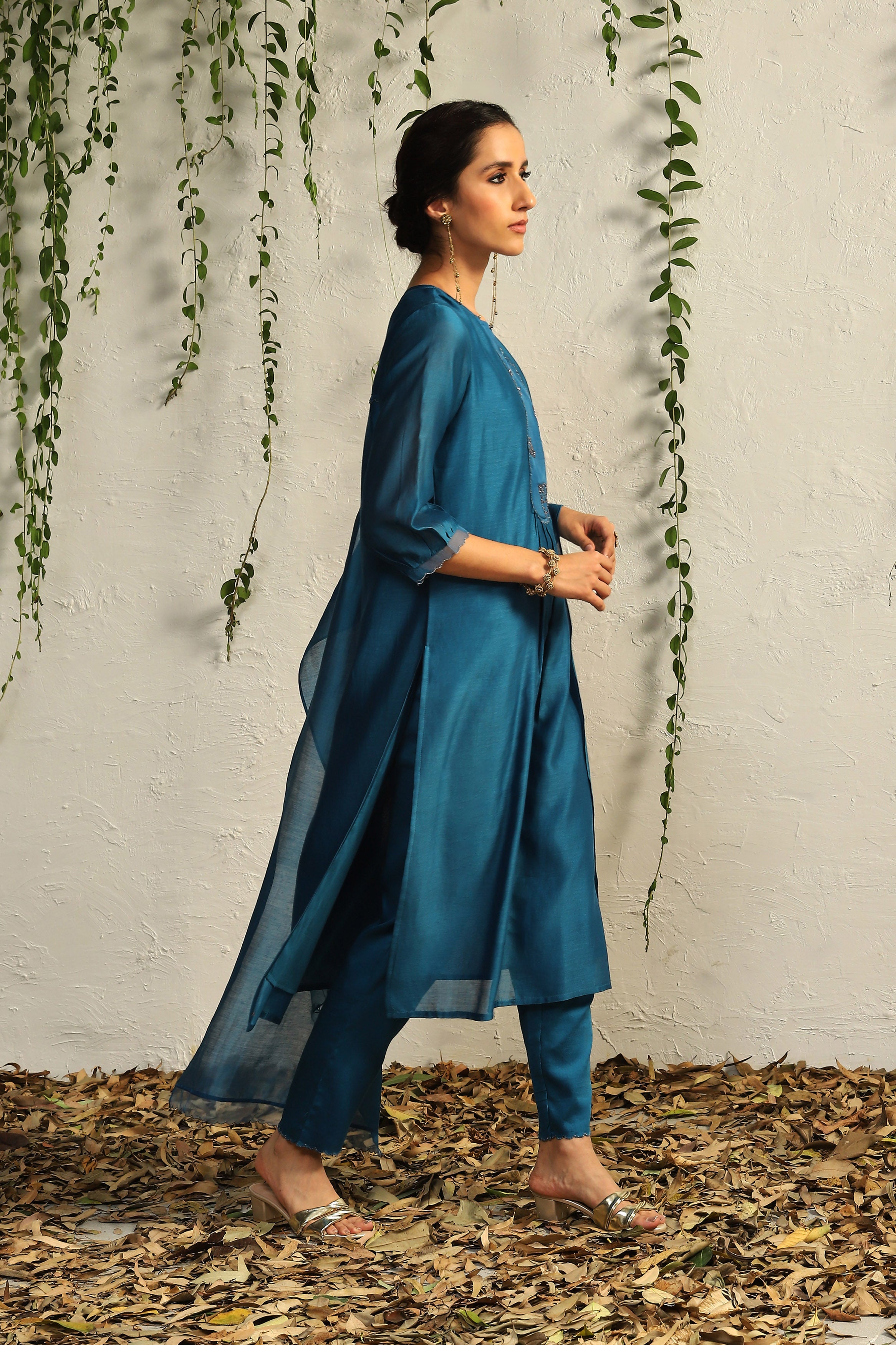 TRUE BLUE CHANDERI FLOWY KURTA SET