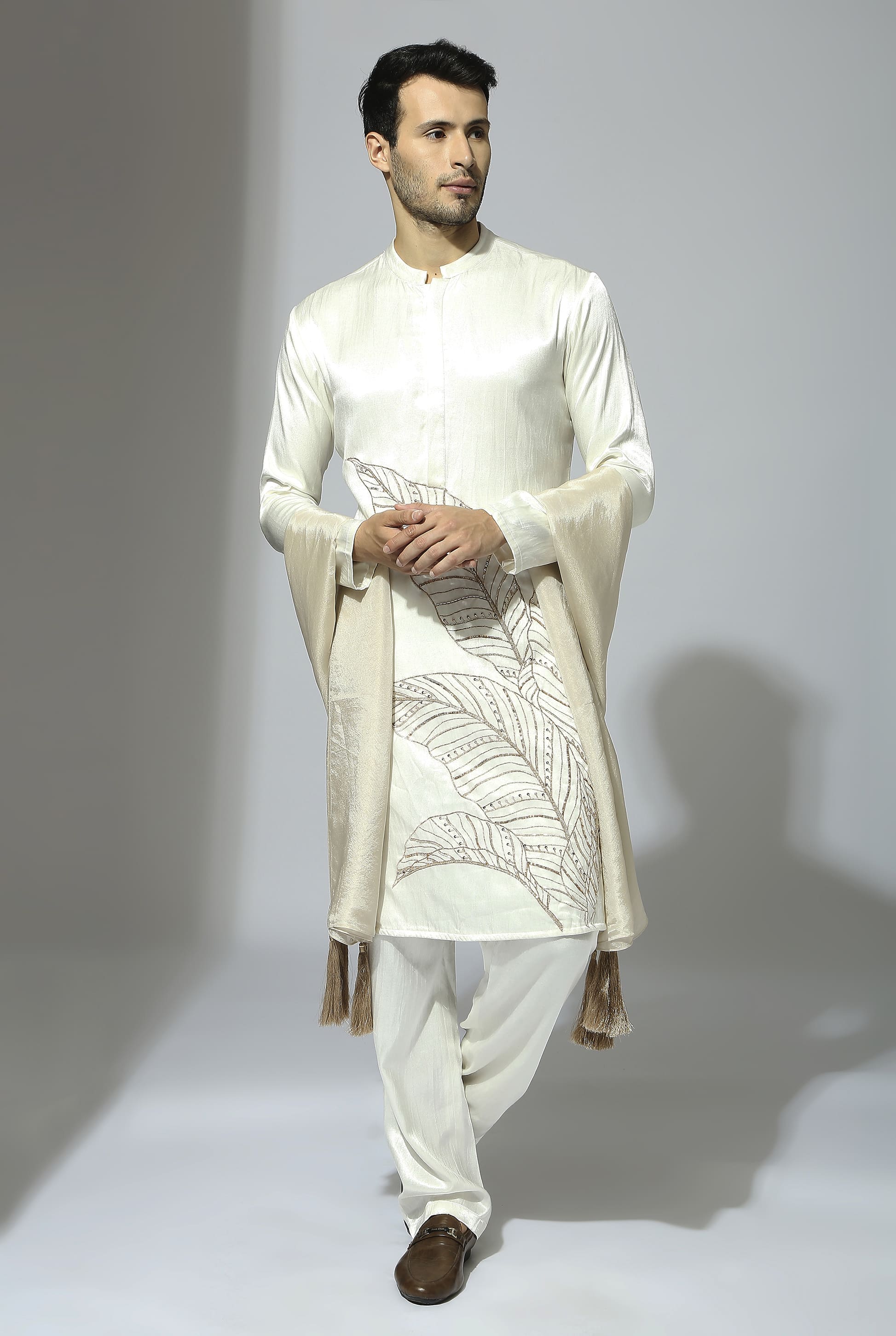 WHITE EMBROIDERED KURTA SET