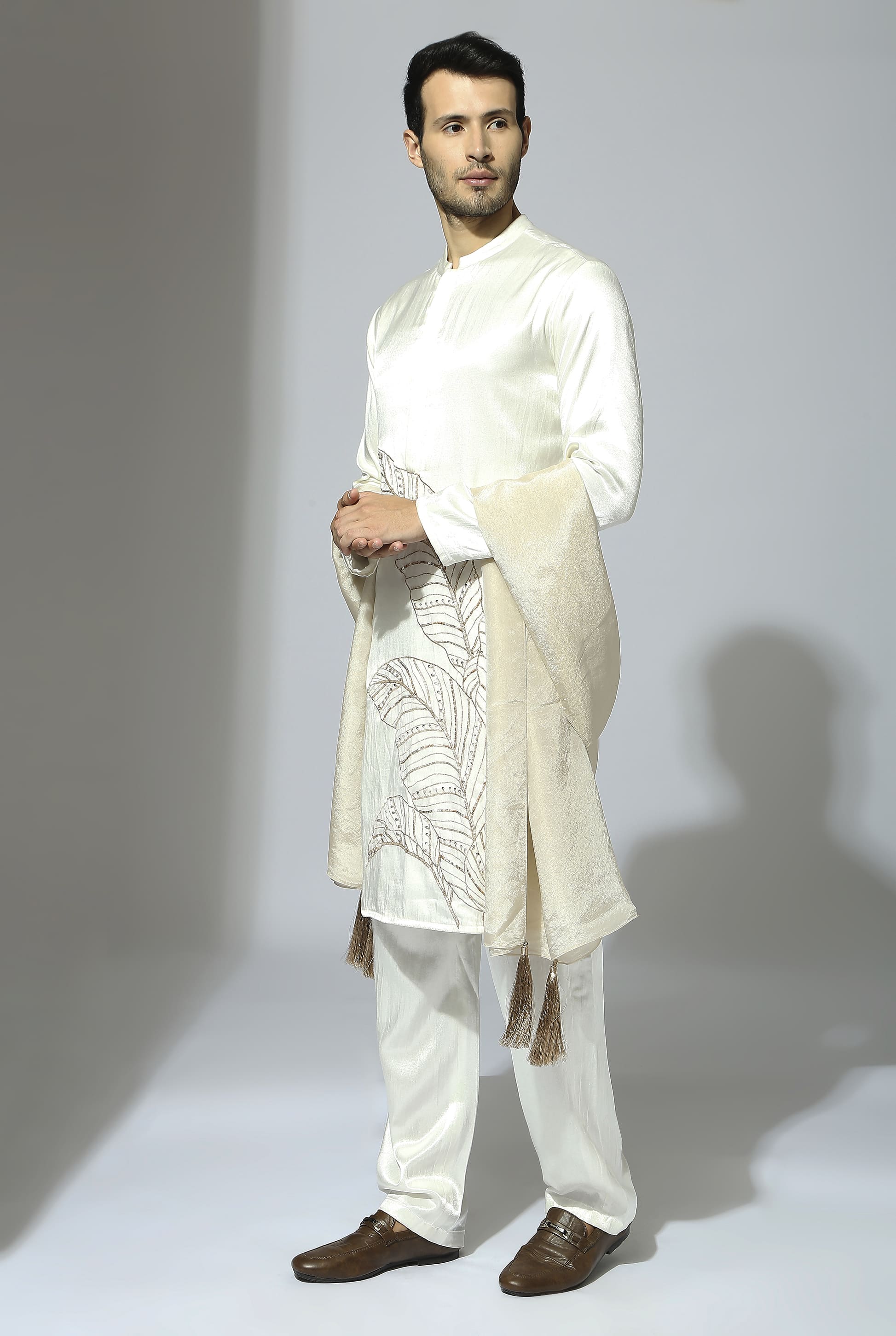 WHITE EMBROIDERED KURTA SET