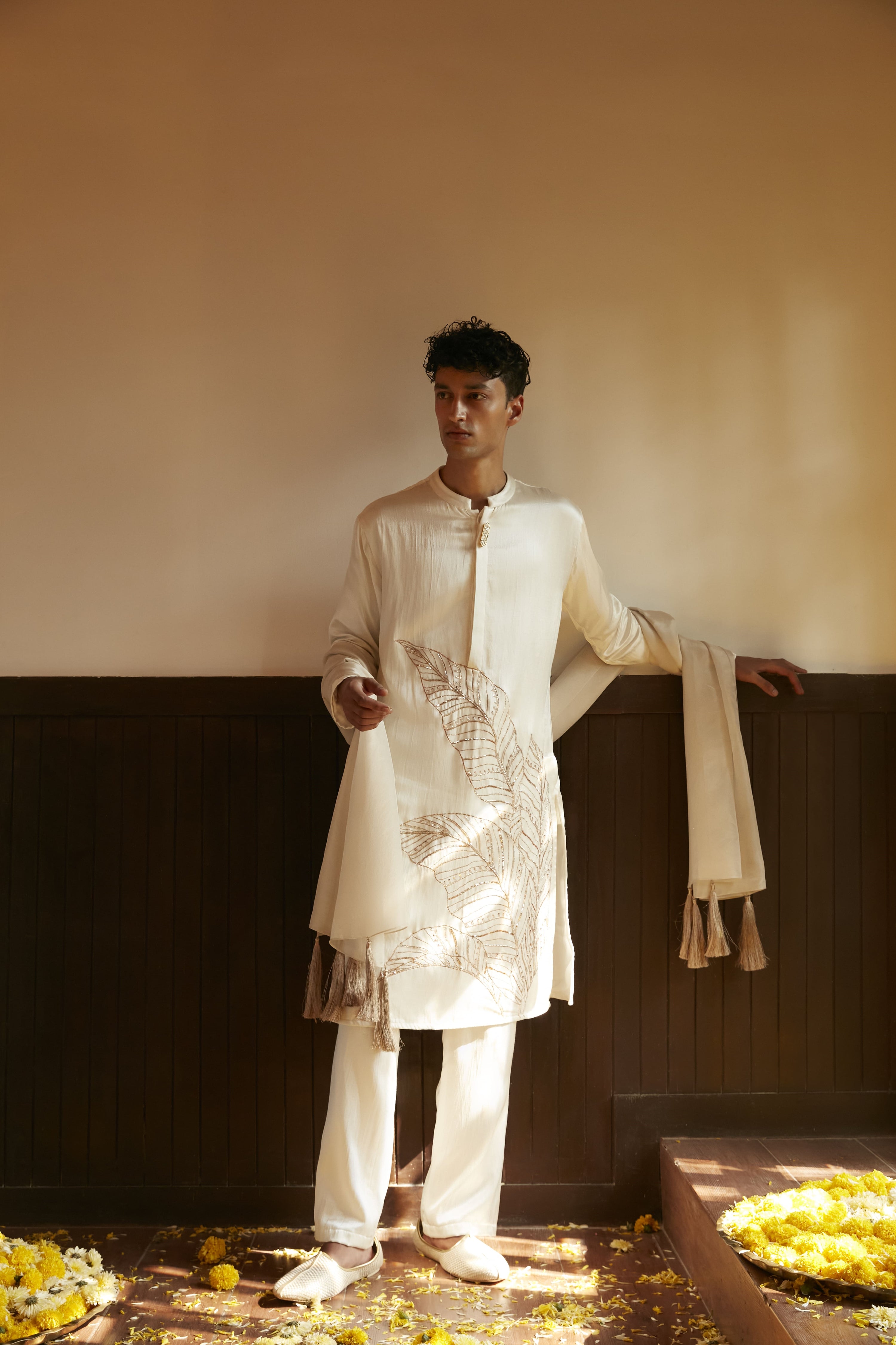 WHITE EMBROIDERED KURTA SET