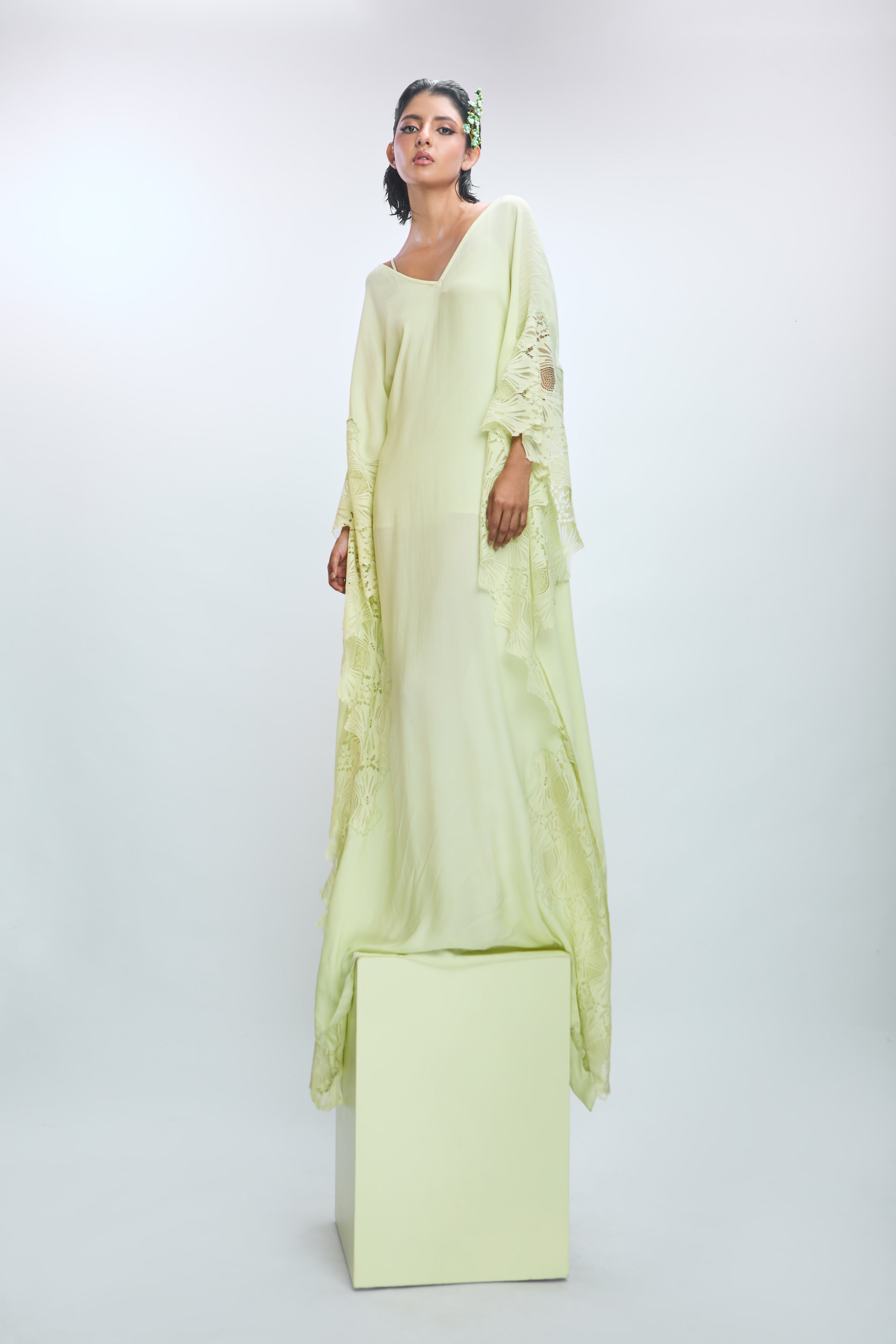 KAFTAN WITH CHATILLEY SLEEVE DETAILING