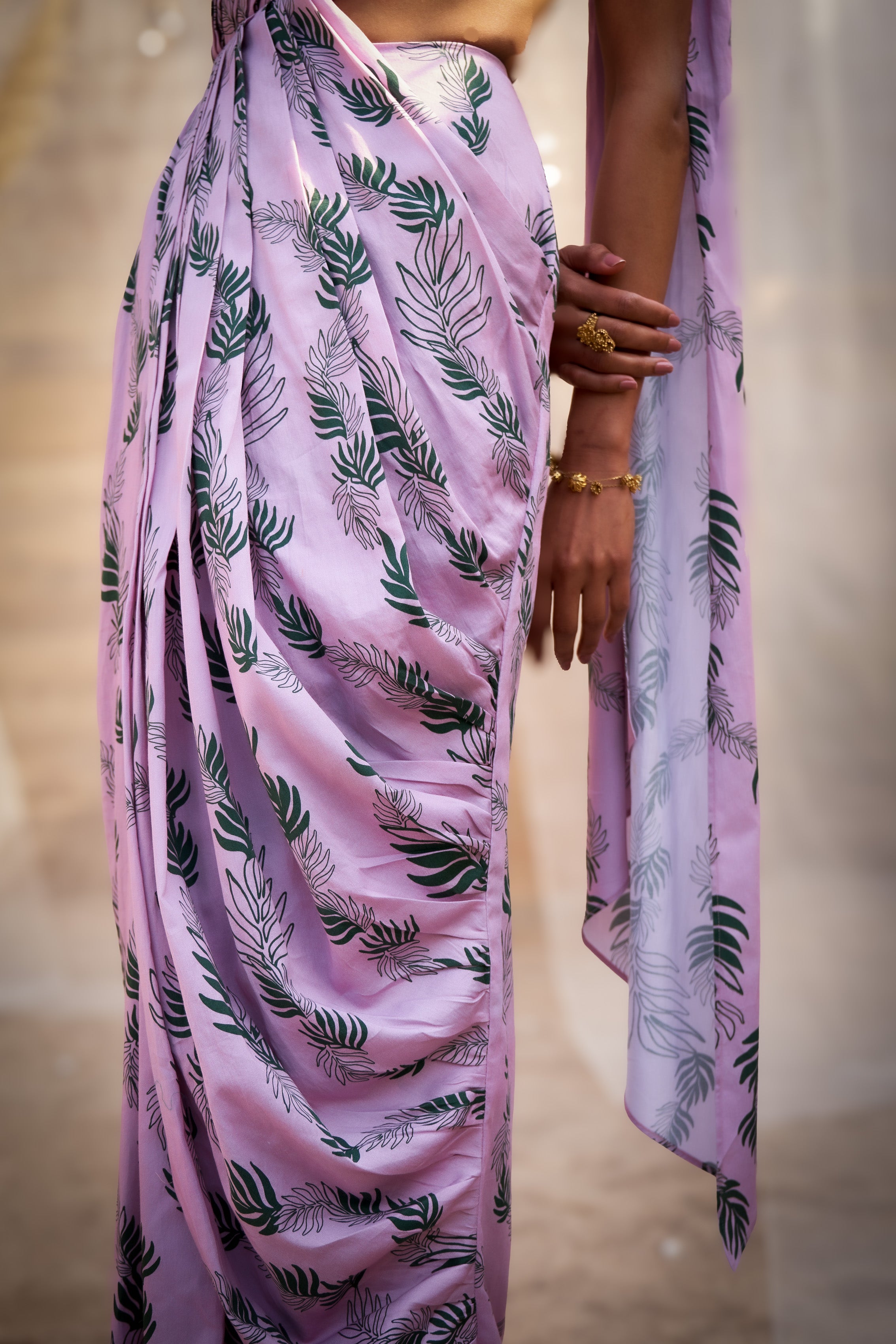 ONE-SHOULDER LEAF-PRINTED DRAPE SAREE DRESS