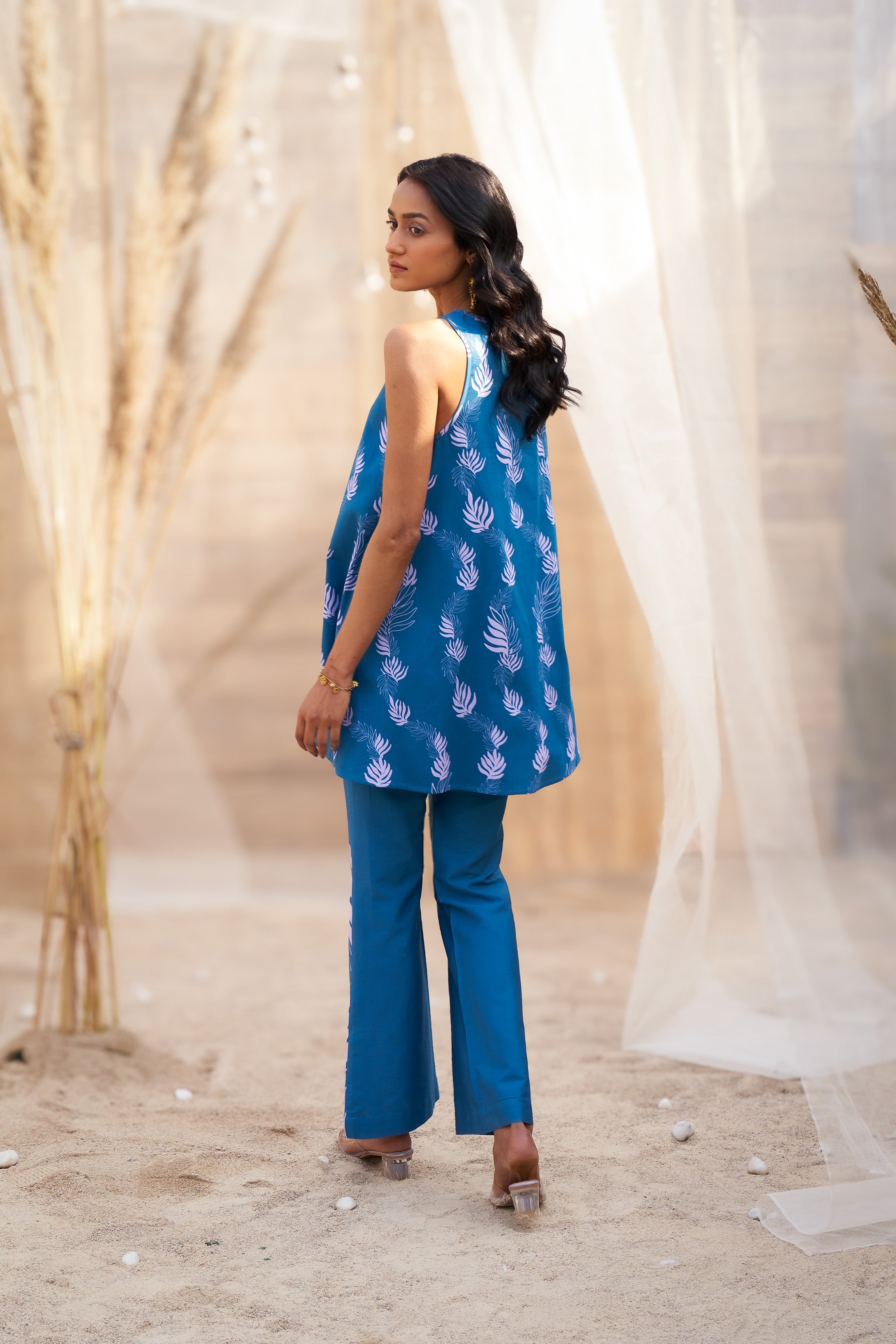 LEAF PRINTED COTTON SATIN KURTA SET WITH BOOT-CUT BOTTOMS