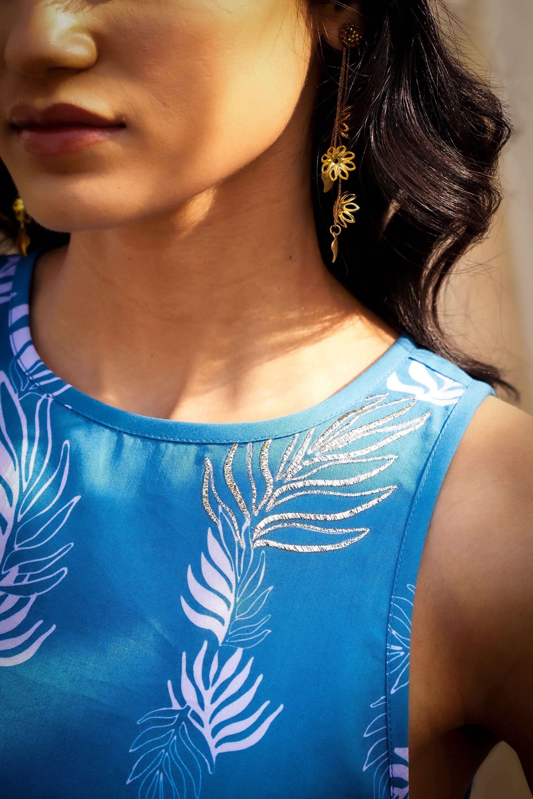 LEAF PRINTED COTTON SATIN KURTA SET WITH BOOT-CUT BOTTOMS