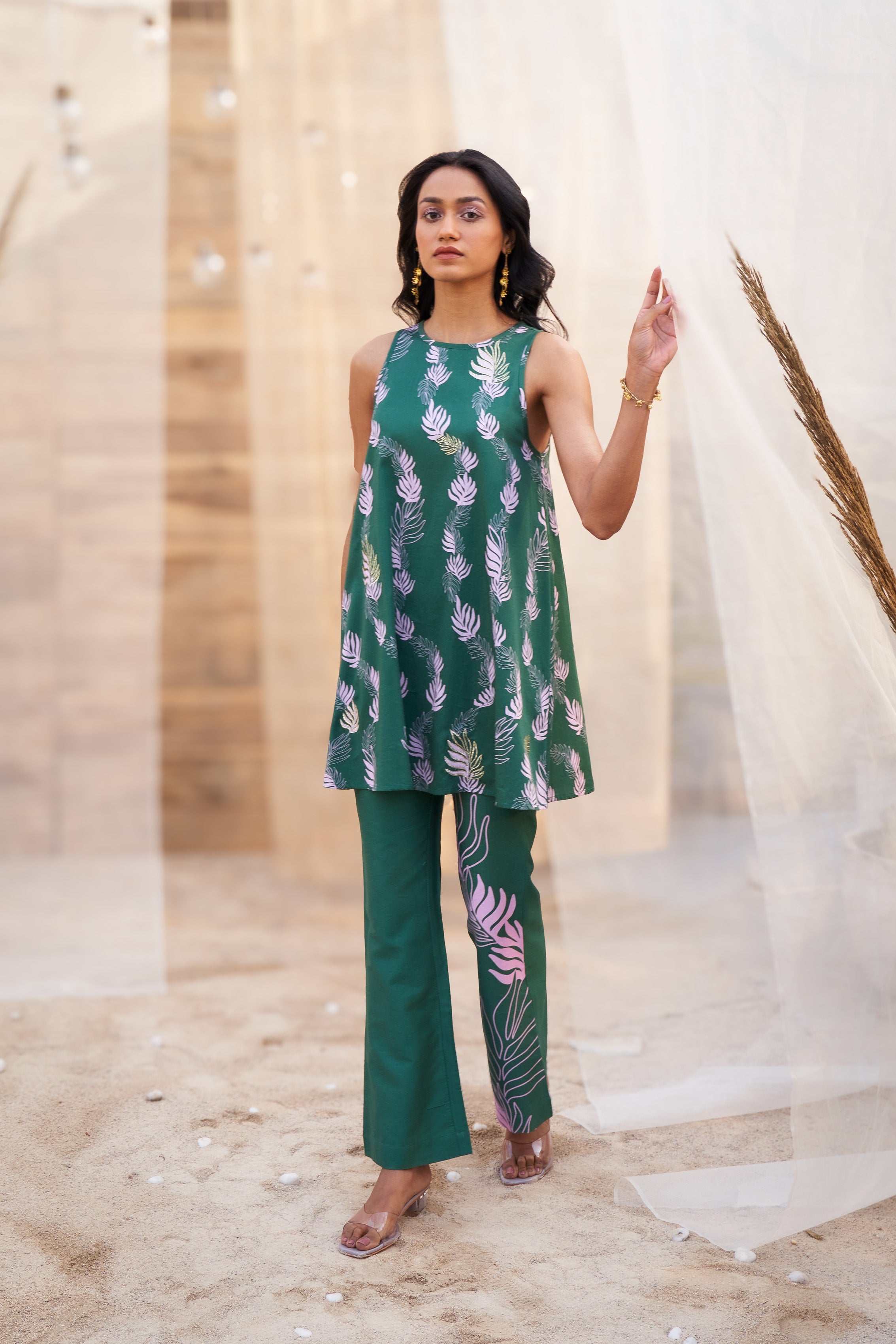 LEAF PRINTED COTTON SATIN KURTA SET WITH BOOT-CUT BOTTOMS