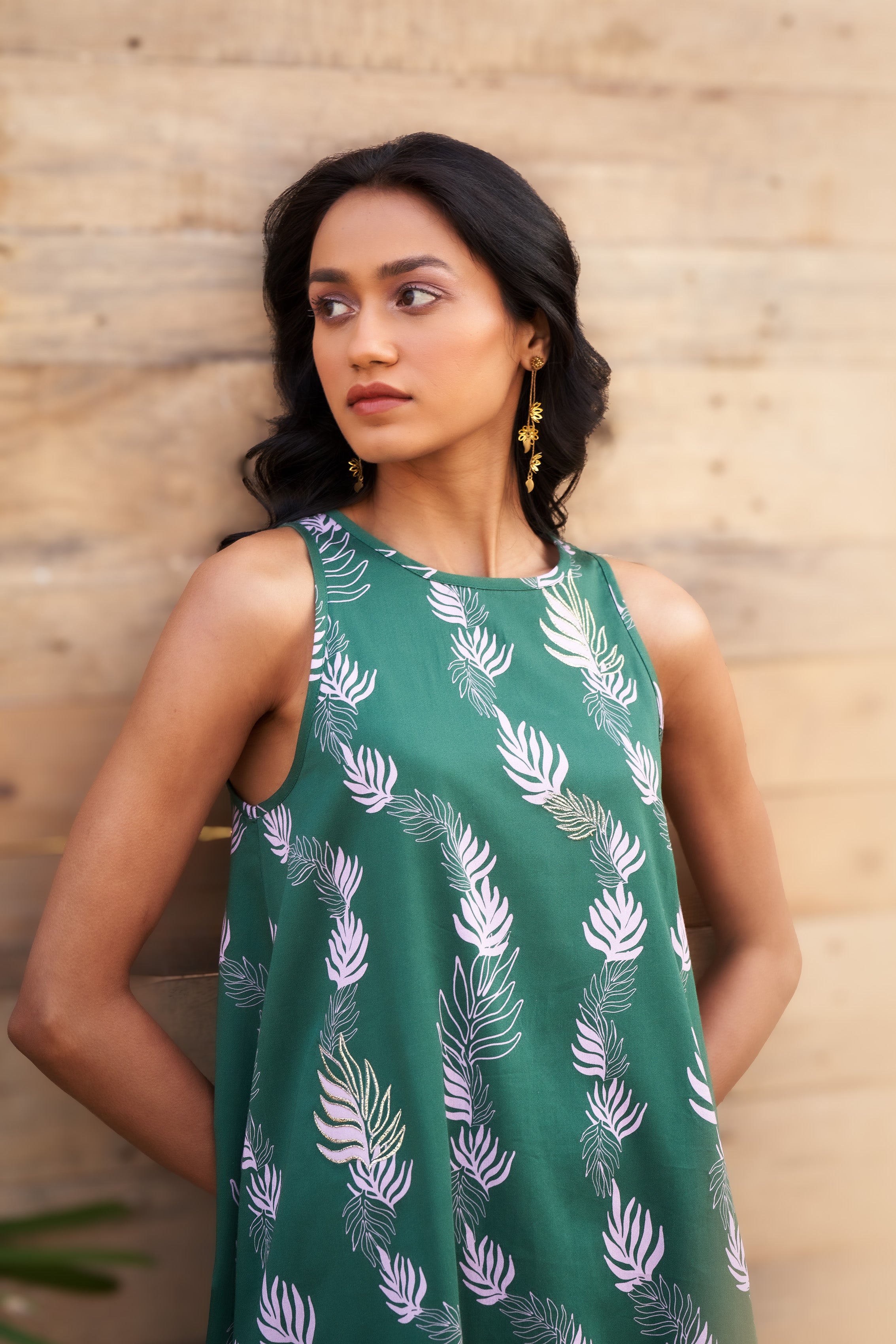 LEAF PRINTED COTTON SATIN KURTA SET WITH BOOT-CUT BOTTOMS