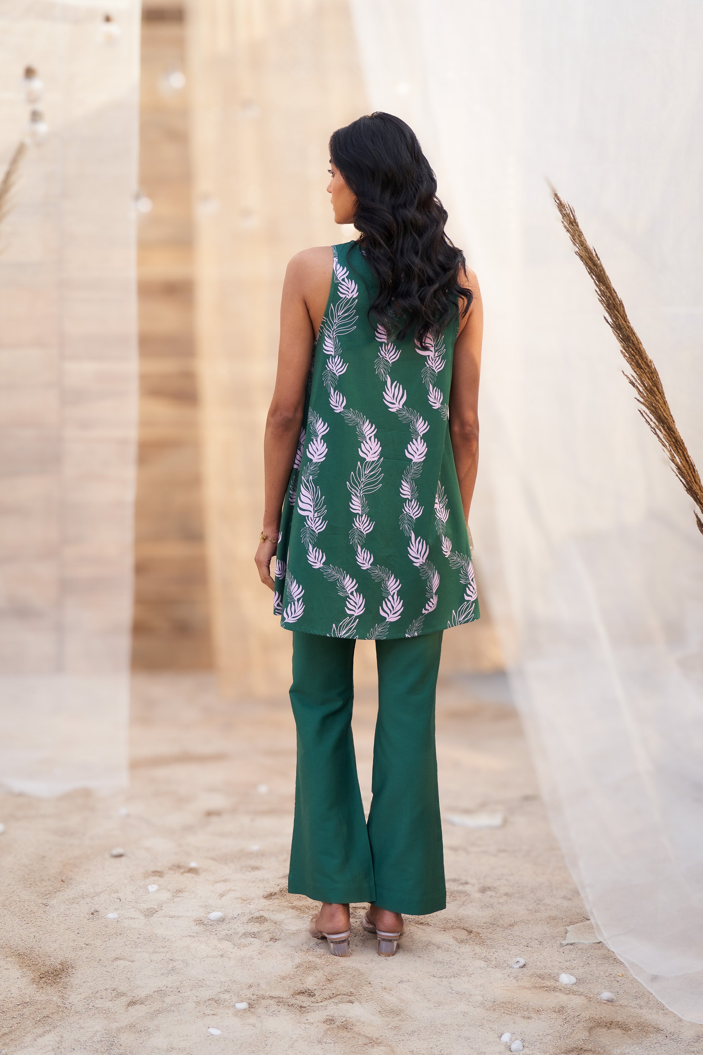 LEAF PRINTED COTTON SATIN KURTA SET WITH BOOT-CUT BOTTOMS