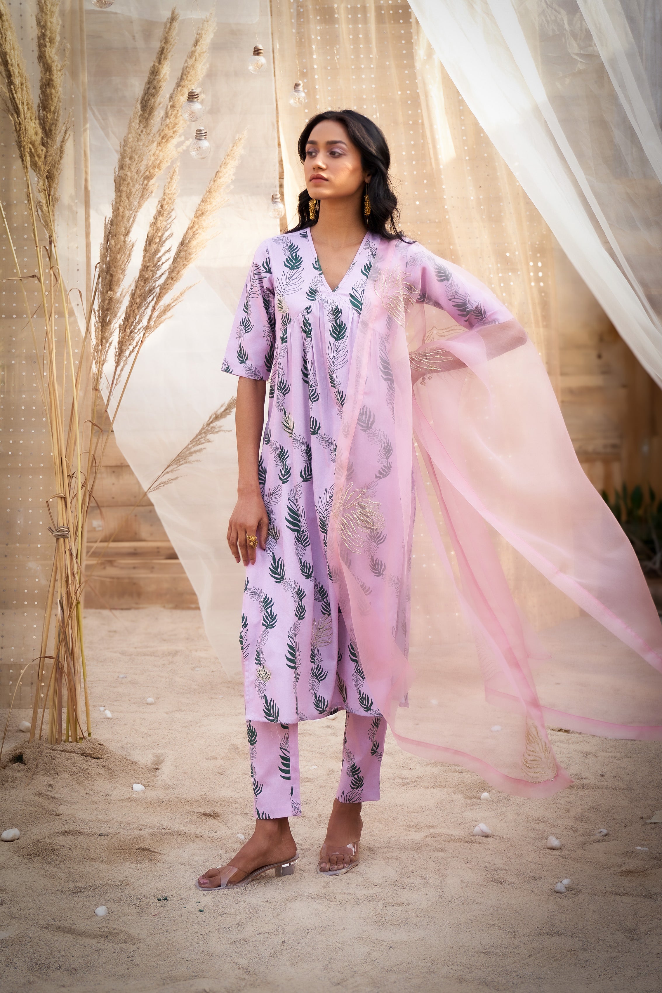 ELEGANT LEAF-PRINTED V-NECK KURTA SET WITH ORGANZA DUPATTA & ZARI HIGHLIGHTS