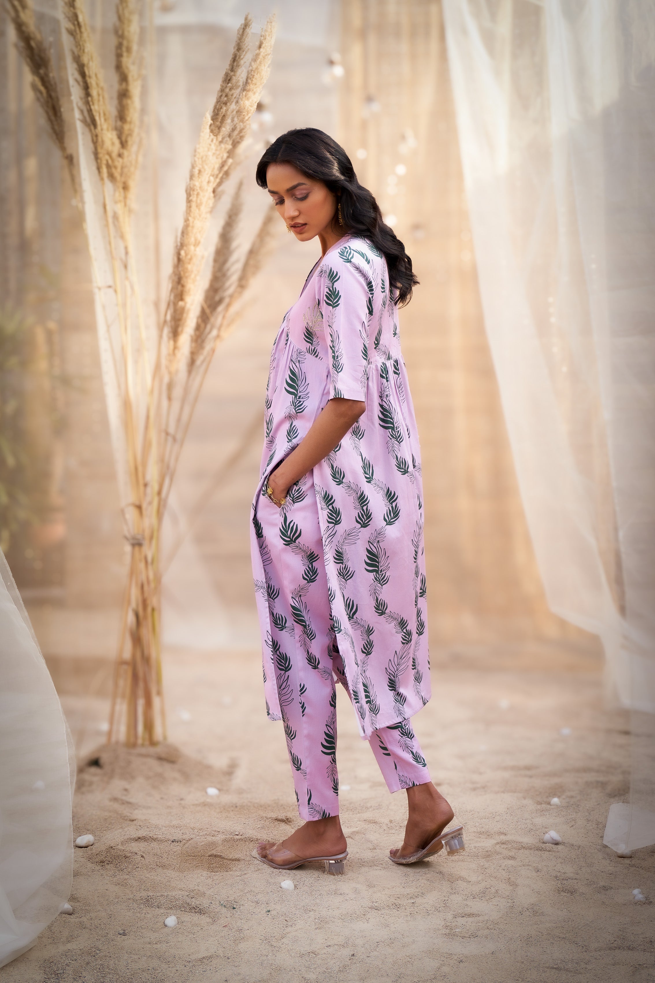ELEGANT LEAF-PRINTED V-NECK KURTA SET WITH ORGANZA DUPATTA & ZARI HIGHLIGHTS