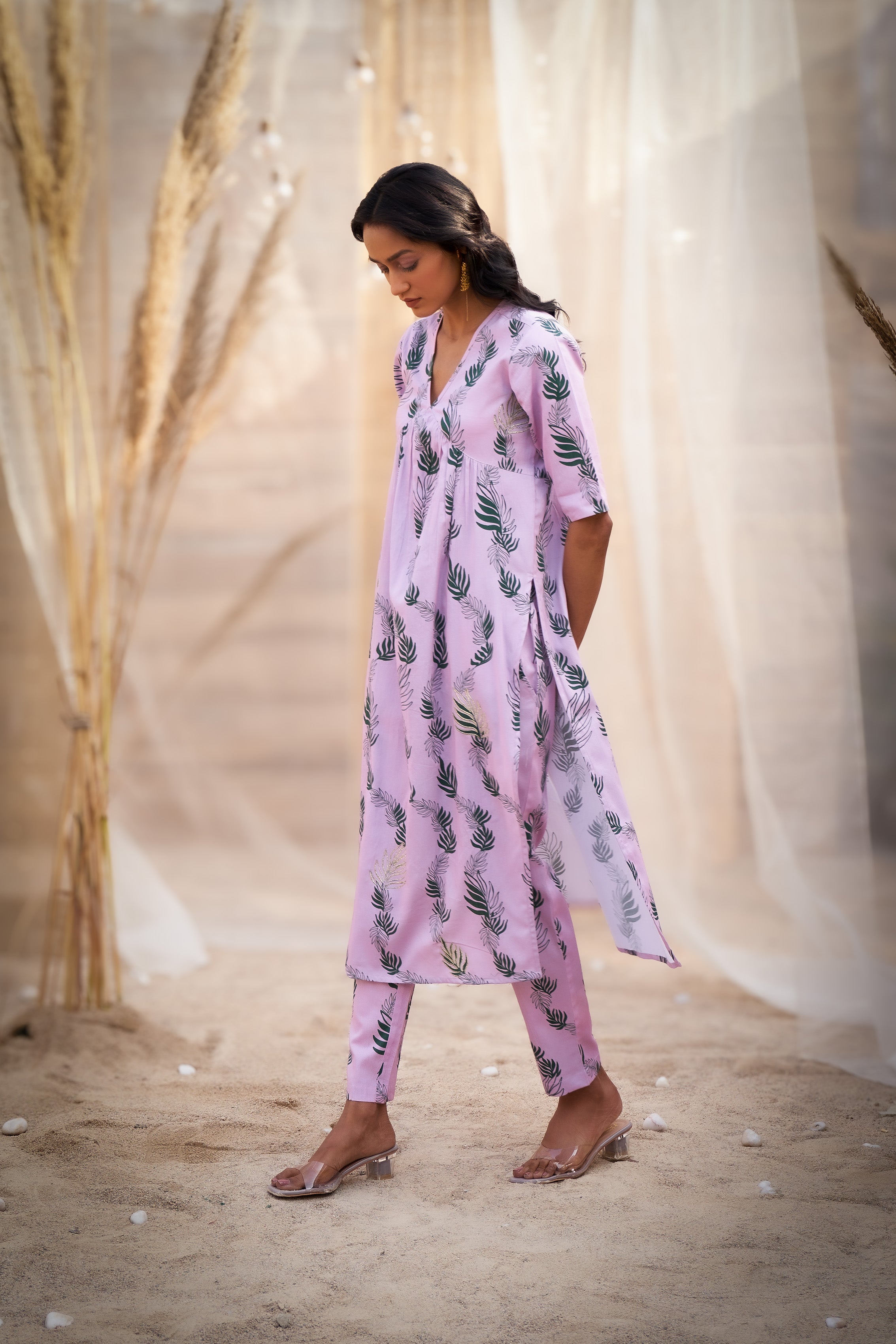 ELEGANT LEAF-PRINTED V-NECK KURTA SET WITH ORGANZA DUPATTA & ZARI HIGHLIGHTS