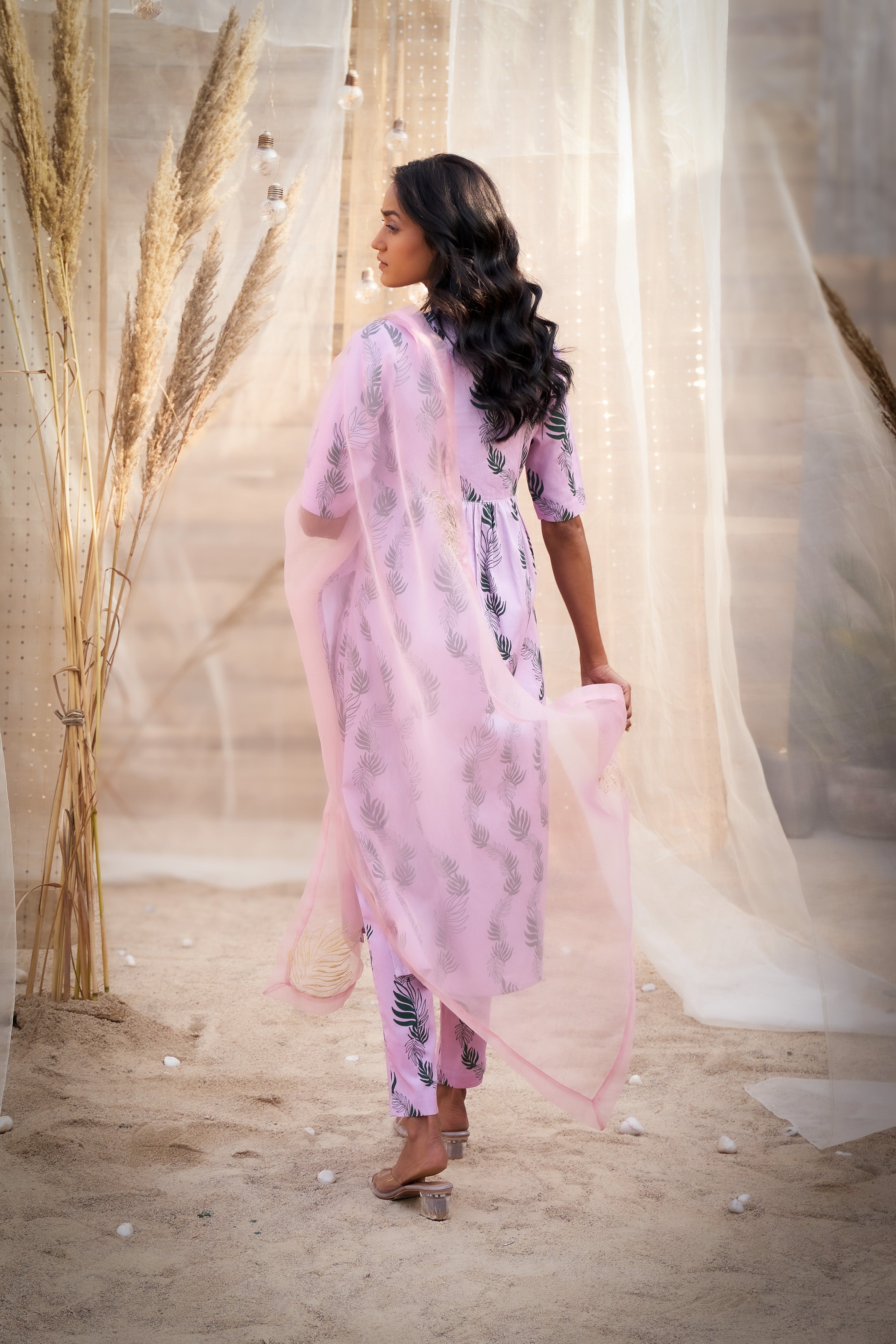 ELEGANT LEAF-PRINTED V-NECK KURTA SET WITH ORGANZA DUPATTA & ZARI HIGHLIGHTS